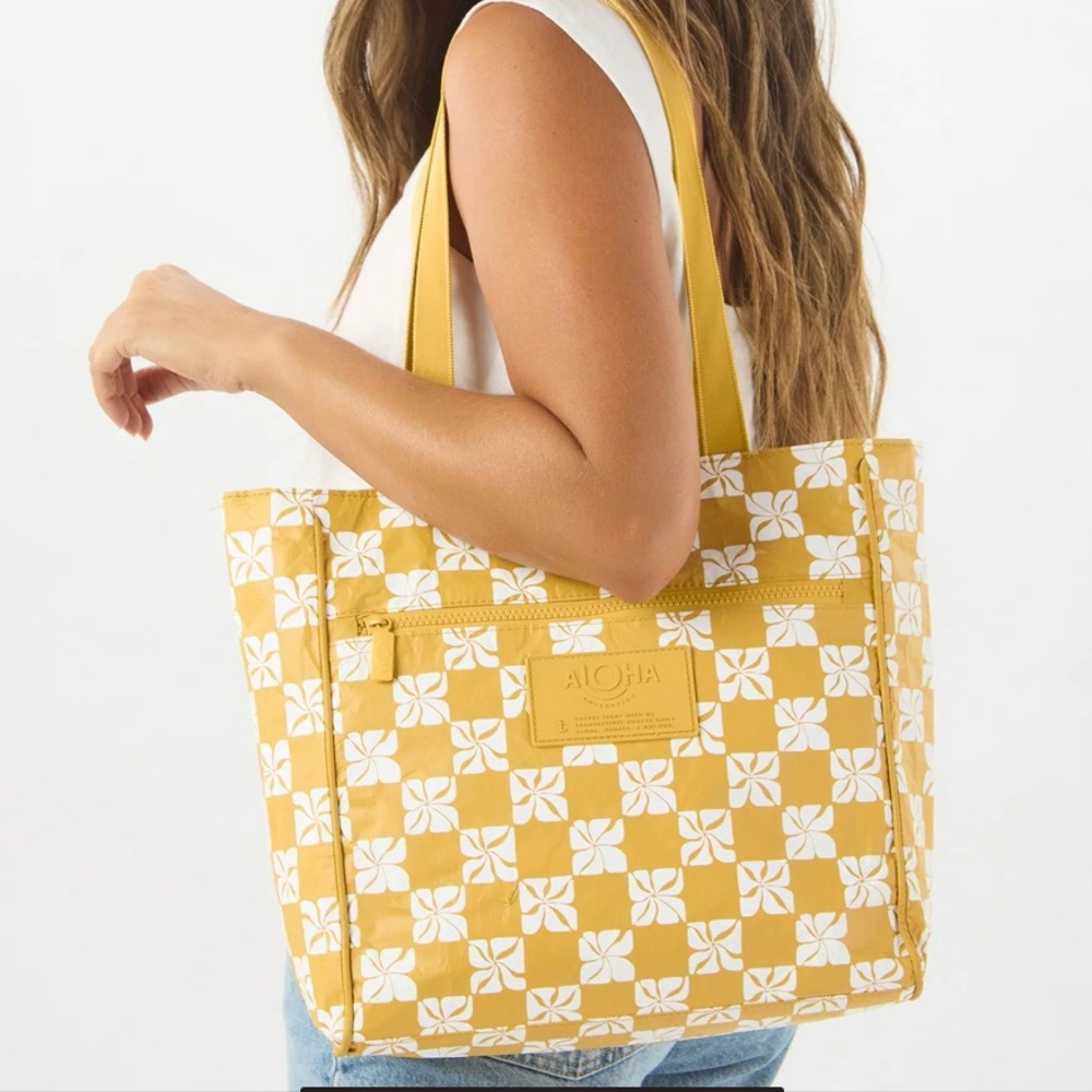 ALOHA Mustard and White Patterned Tote - Picture 3 of 4